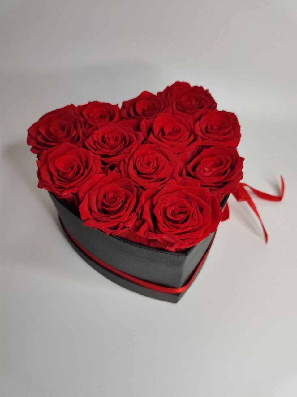 12 Rose in heart shaped box